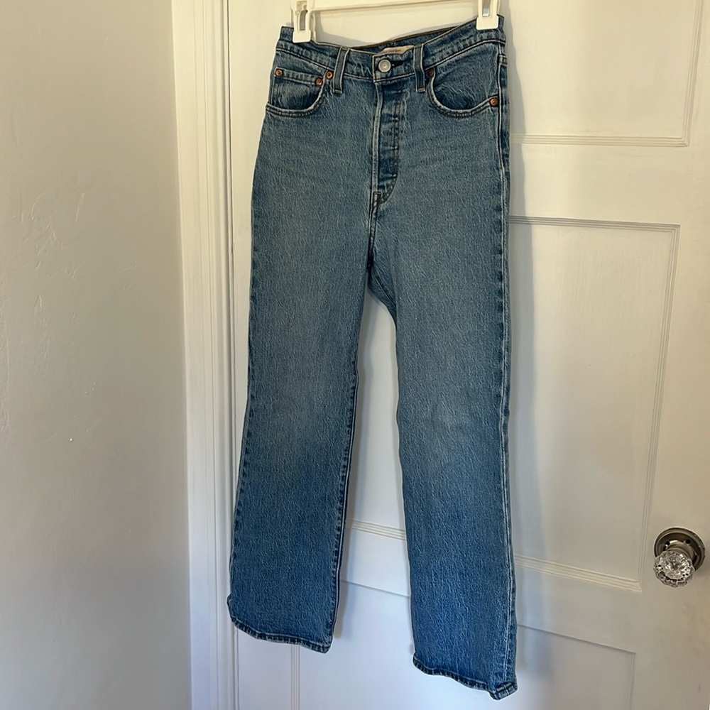 Levi’s ribcage cropped bootcut jeans, medium wash, size 26
